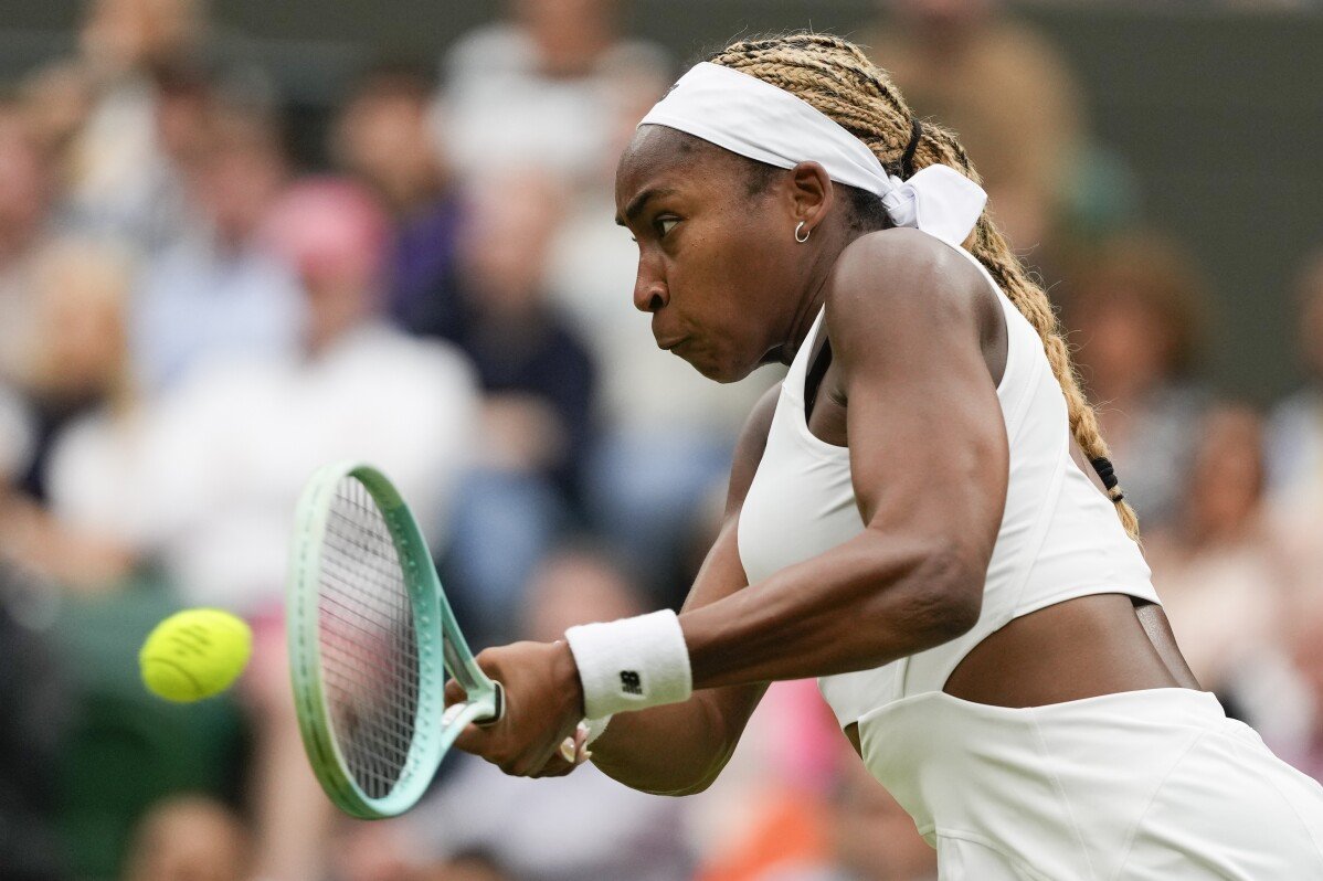 Coco Gauff y Carlos Alcaraz avanzan en Wimbledon. Naomi Osaka pierde